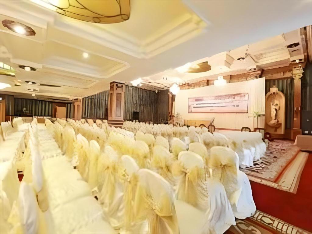 Gajahmada Graha Hotel Malang Ngoại thất bức ảnh