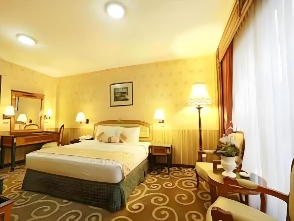 Gajahmada Graha Hotel Malang Ngoại thất bức ảnh