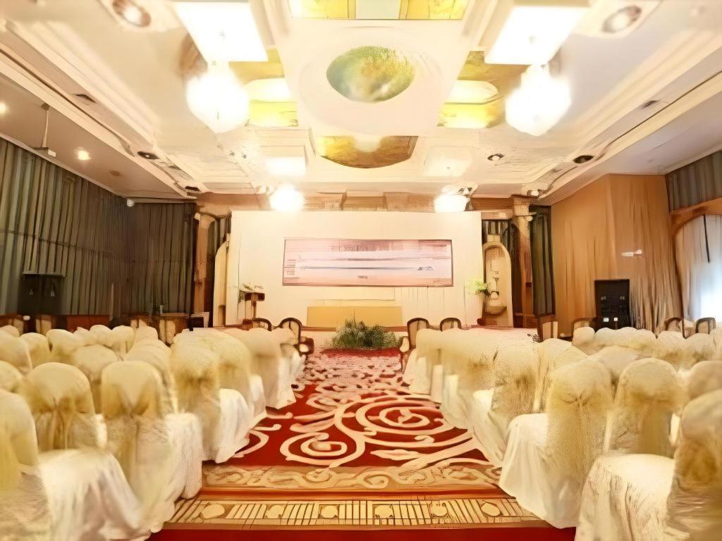 Gajahmada Graha Hotel Malang Ngoại thất bức ảnh