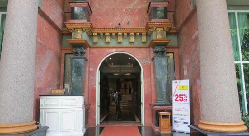 Gajahmada Graha Hotel Malang Ngoại thất bức ảnh