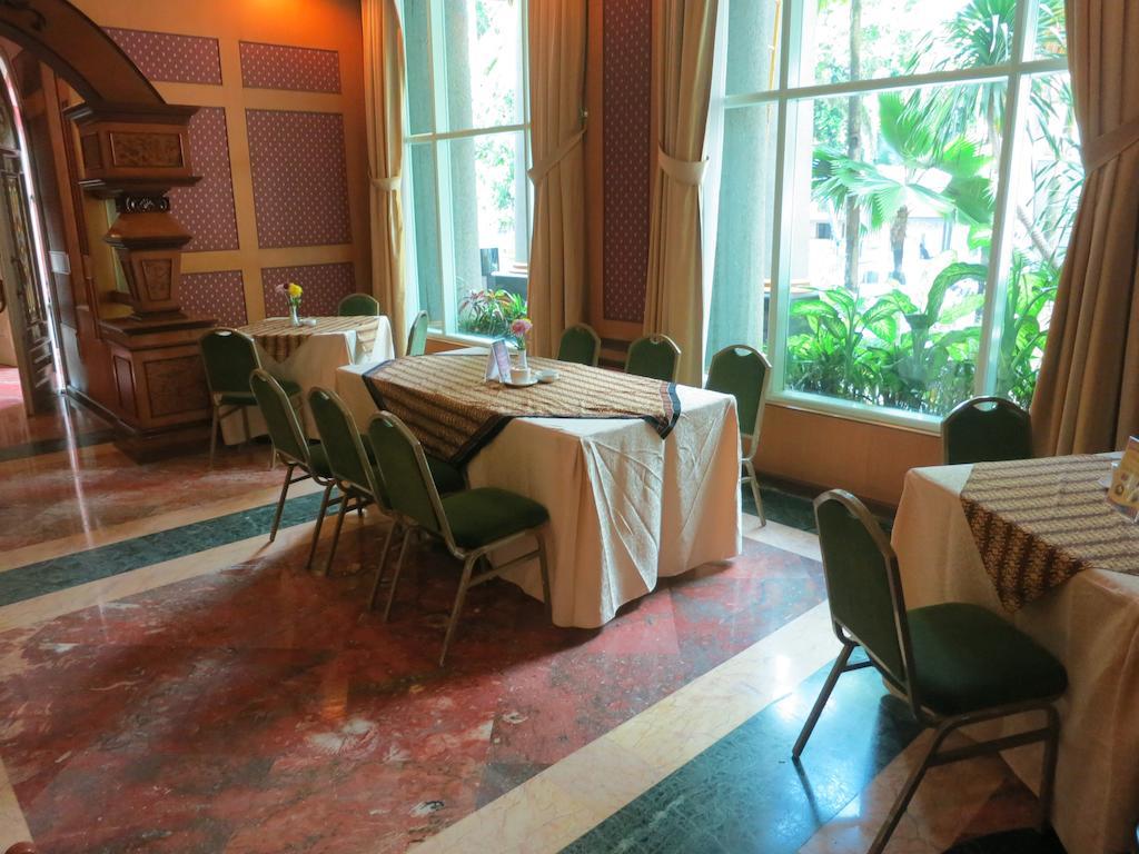 Gajahmada Graha Hotel Malang Ngoại thất bức ảnh