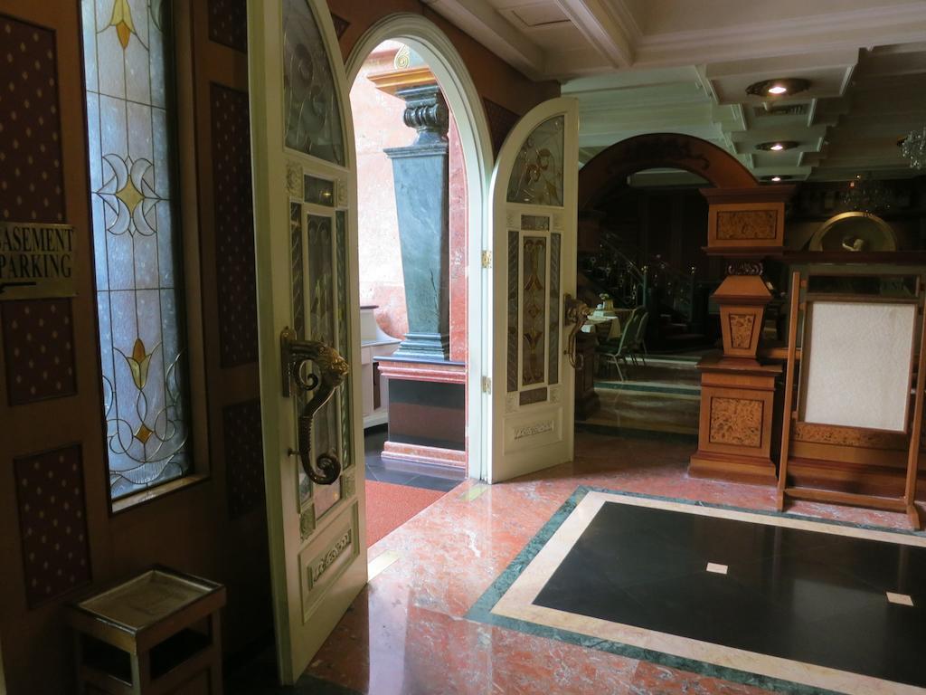 Gajahmada Graha Hotel Malang Ngoại thất bức ảnh